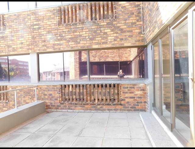 2,993M² OFFICE TO LET IN FERNDALE